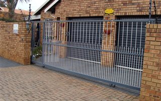 3 Bedroom House in Helikon Park