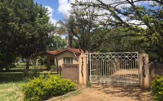 5.7 ha Farm in Rustenburg Central
