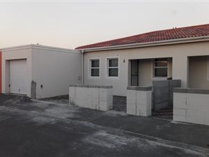 2 Bed House in Mitchells Plain Central