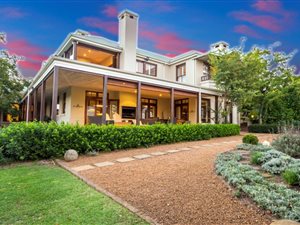 5 Bed House in Golden Hill