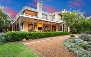 5 Bedroom House in Golden Hill