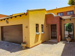 4 Bed Townhouse in Boardwalk Meander