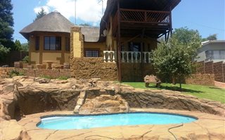 2 Bedroom House in Roodekrans