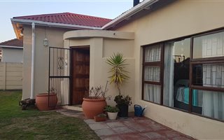 3 Bedroom House in Strand Central