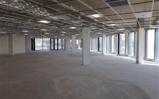 2000 m² Office Space in Waterfront