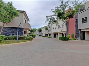 2 Bed Duplex in Lombardy Estate
