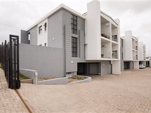 3 Bed Apartment in Island View
