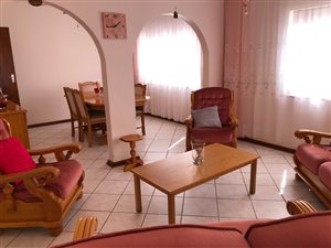 3 Bed House in Roodepan