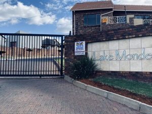 2 Bed Townhouse in Mondeor