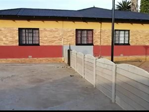 4 Bed House in Struisbult