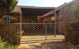 2 Bedroom Townhouse in Adamayview