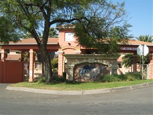 2 Bed Townhouse in Johannesburg Central and CBD