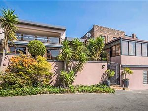 6 Bedroom House in Gordons Bay Central