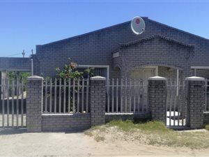 3 Bed House in Pelikan Park