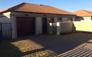 2 Bedroom Simplex in Willow Park Manor