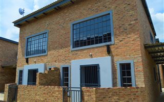 1 Bedroom Townhouse in Die Bult