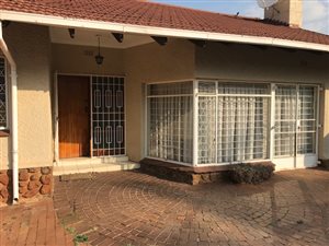 6 Bedroom House in Cyrildene