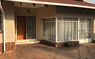 6 Bedroom House in Cyrildene
