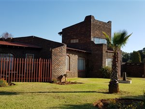 4 Bed House in Flora Gardens