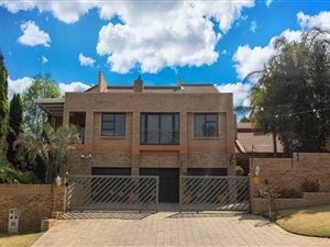 4 Bed House in Waterkloof Ridge