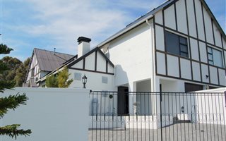 8 Bedroom House in Rome Glen
