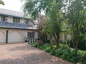 4 Bed House in Helderkruin