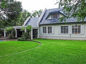 4 Bedroom House in Helderkruin