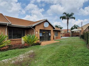 555 m² Office Space in Eldoraigne
