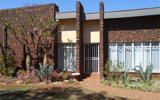 7 Bedroom House in Sterpark