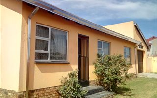 3 Bedroom House in Tembisa