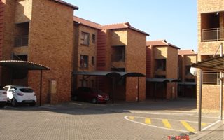 2 Bedroom Townhouse in Klippoortje