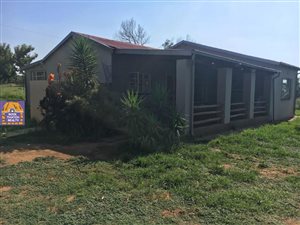 1.6 ha Farm in Golf View