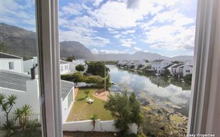 5 Bedroom House in Marina Da Gama