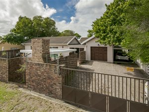 4 Bed House in Miramar