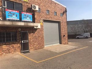 574 m² Industrial space in Die Hoewes