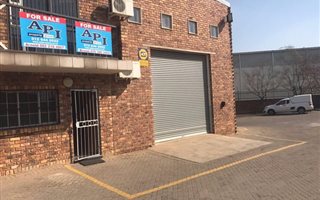 574 m² Industrial space in Die Hoewes