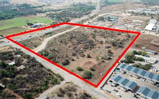 8.6 ha Land available in Derdepoort