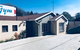 380 m² Commercial space in Parkmore