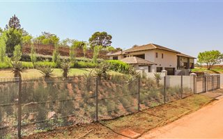 4 Bedroom House in Zwavelpoort