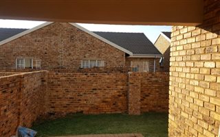 2 Bedroom Townhouse in Pierre van Ryneveld
