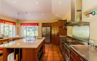 6 Bedroom House in Bishopscourt