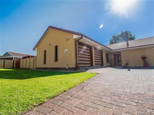 4 Bed House in Falcon Ridge