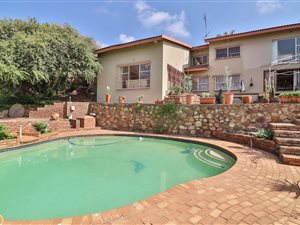 4 Bed House in Oakdene