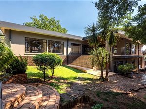 7 Bed House in Waterkloof Ridge