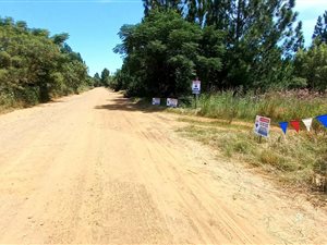 1.1 ha Land available in Kameeldrift East