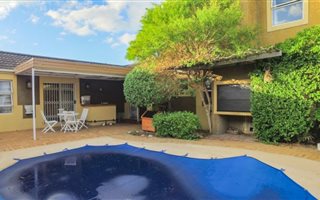 4 Bedroom House in Kirstenhof