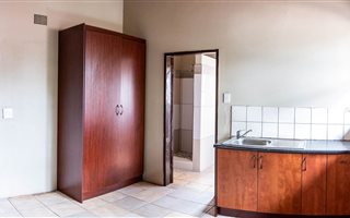Bachelor apartment in Lambton