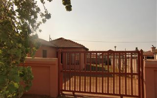 2 Bedroom House in Nellmapius