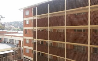 2 Bedroom Flat in Westdene