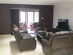 3 Bed House in Amberfield Valley